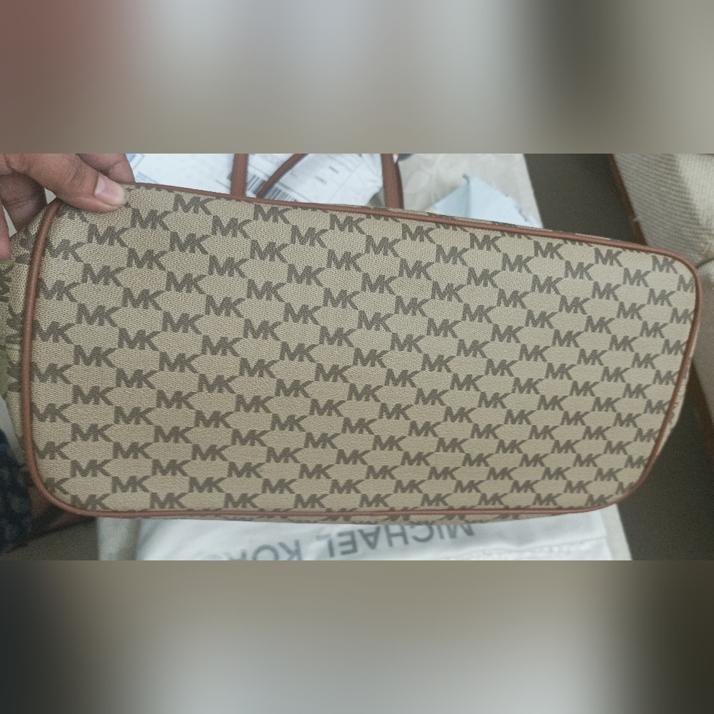 Authentic Michael Kors Jet Set Heritage Large Tote - Picture 3 of 12